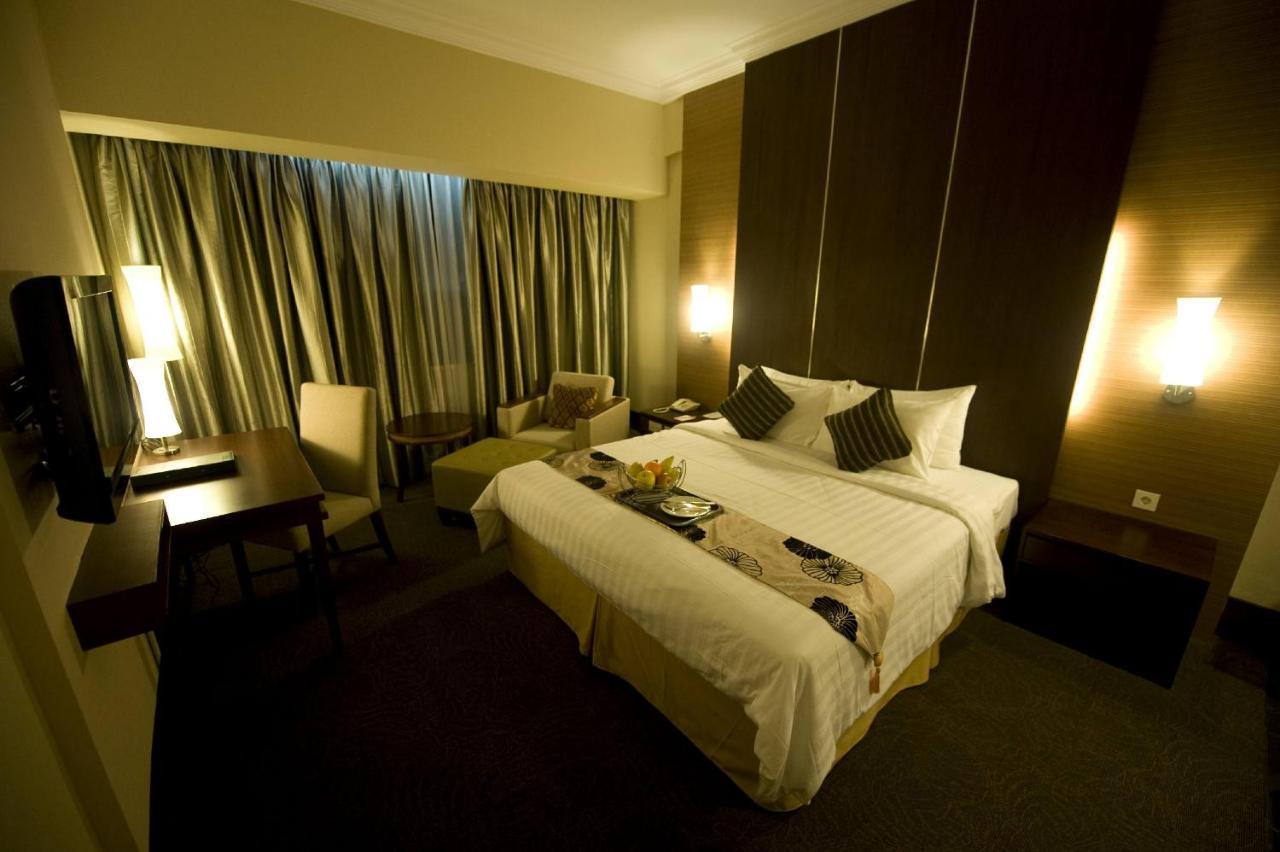 Emerald Garden International Hotel Медан Экстерьер фото