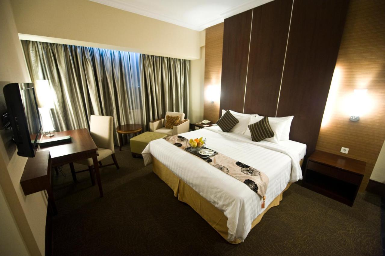 Emerald Garden International Hotel Медан Экстерьер фото