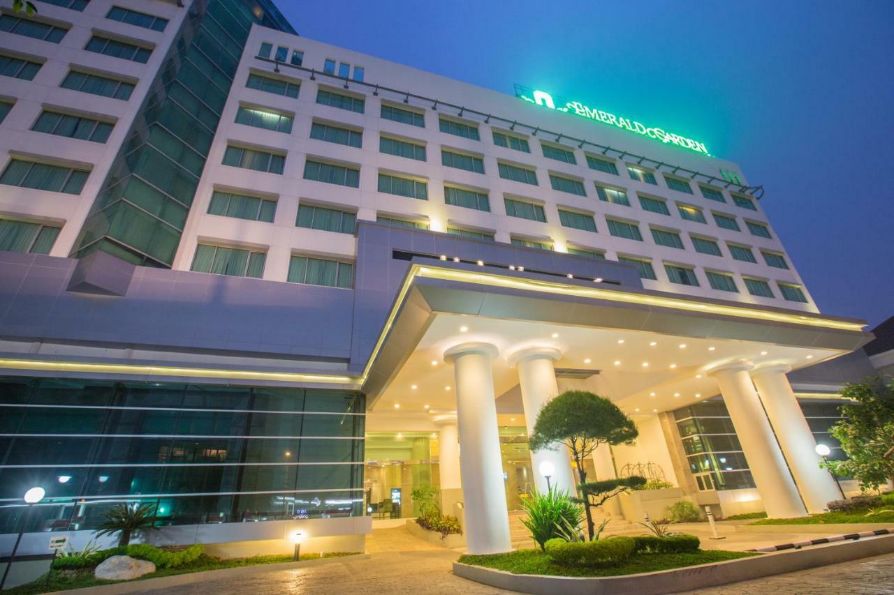 Emerald Garden International Hotel Медан Экстерьер фото